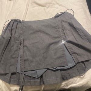 Preppy Wolf gray skirt